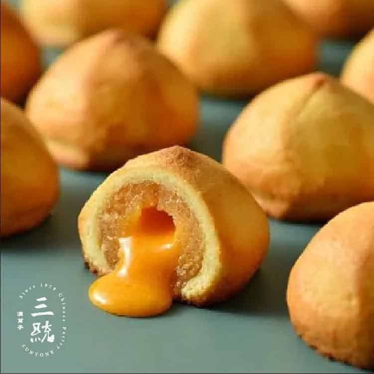 Pineapple Yolk Pastry
