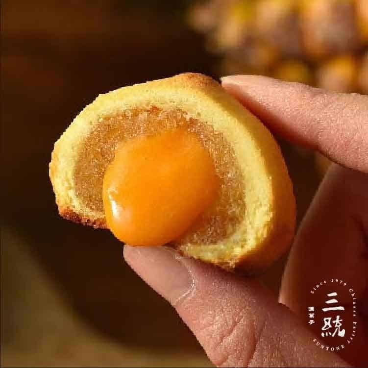 Pineapple Yolk Pastry